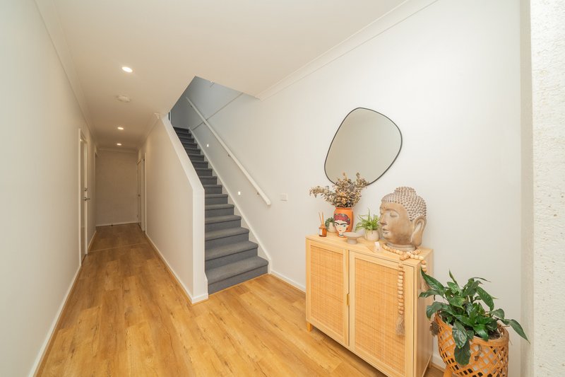 Photo - 6 Infantry Way, Berwick VIC 3806 - Image 2