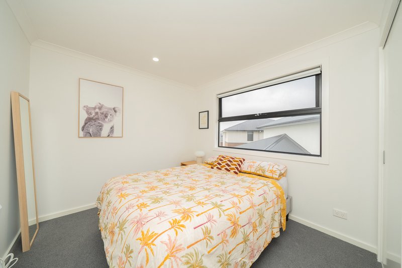 Photo - 6 Infantry Way, Berwick VIC 3806 - Image 8