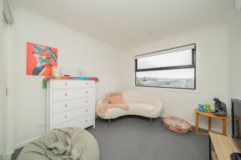Photo - 6 Infantry Way, Berwick VIC 3806 - Image 9