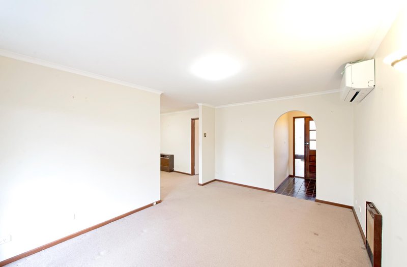 Photo - 6 Inglis Place, Latham ACT 2615 - Image 3