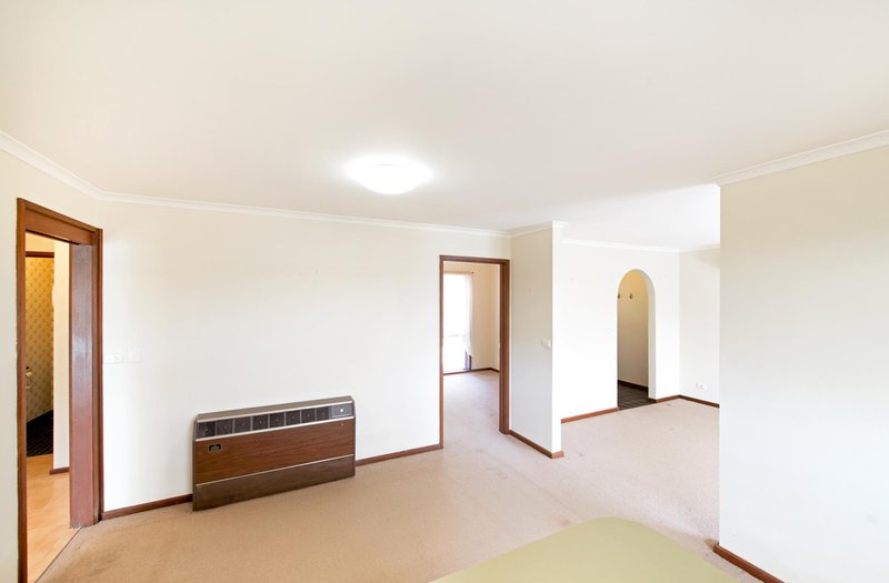 Photo - 6 Inglis Place, Latham ACT 2615 - Image 7