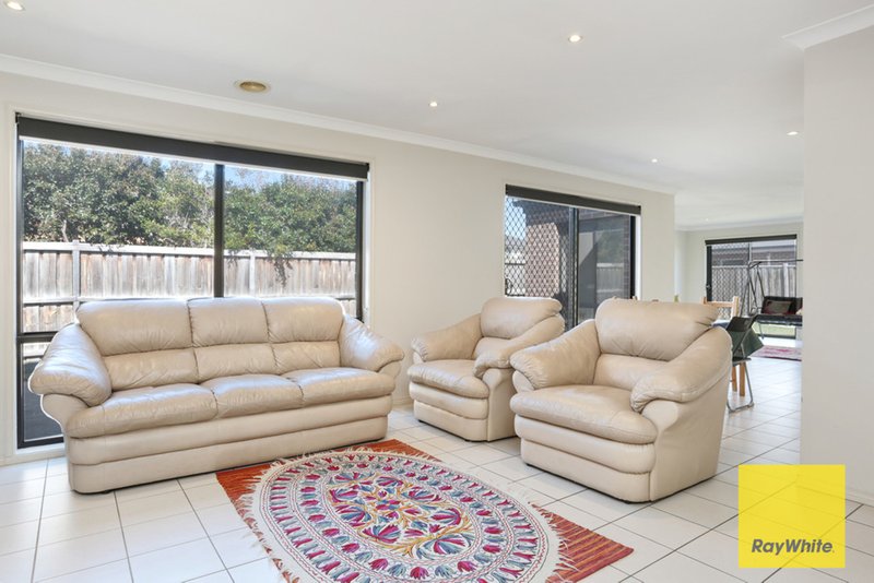 Photo - 6 Iris Place, Point Cook VIC 3030 - Image 3