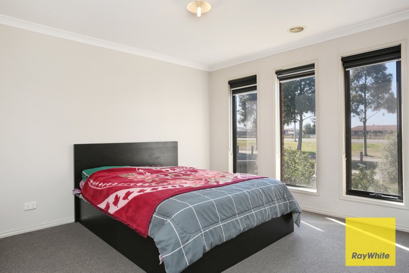 Photo - 6 Iris Place, Point Cook VIC 3030 - Image 6