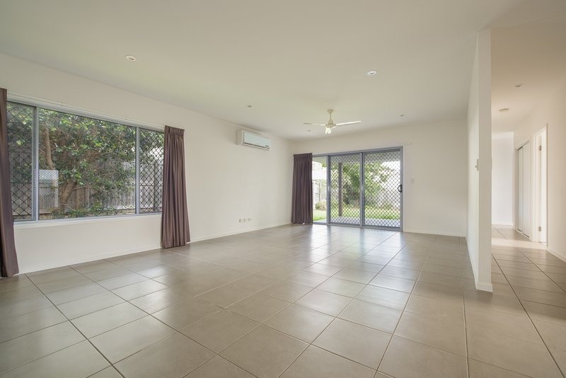 Photo - 6 Iris Road, Kirkwood QLD 4680 - Image 7