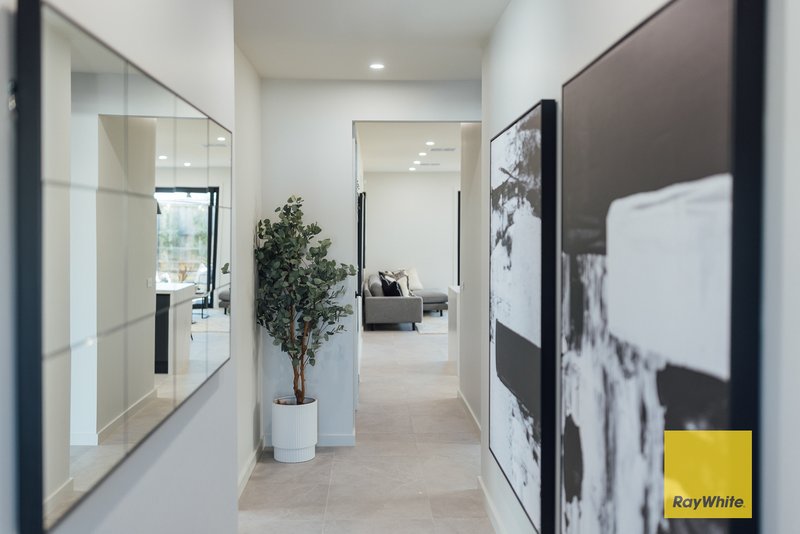 Photo - 6 Isola Mews, Tarneit VIC 3029 - Image 3