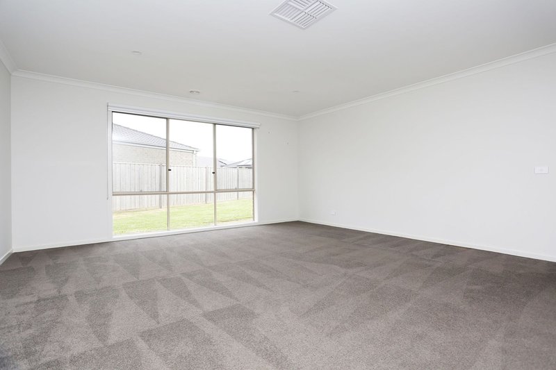 Photo - 6 Ivy Court, Werribee VIC 3030 - Image 3