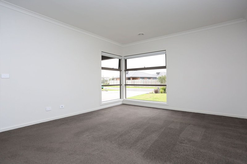 Photo - 6 Ivy Court, Werribee VIC 3030 - Image 5