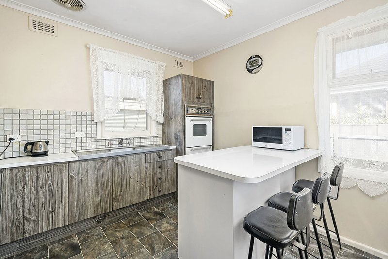 Photo - 6 Ivy Street, Cheltenham VIC 3192 - Image 5