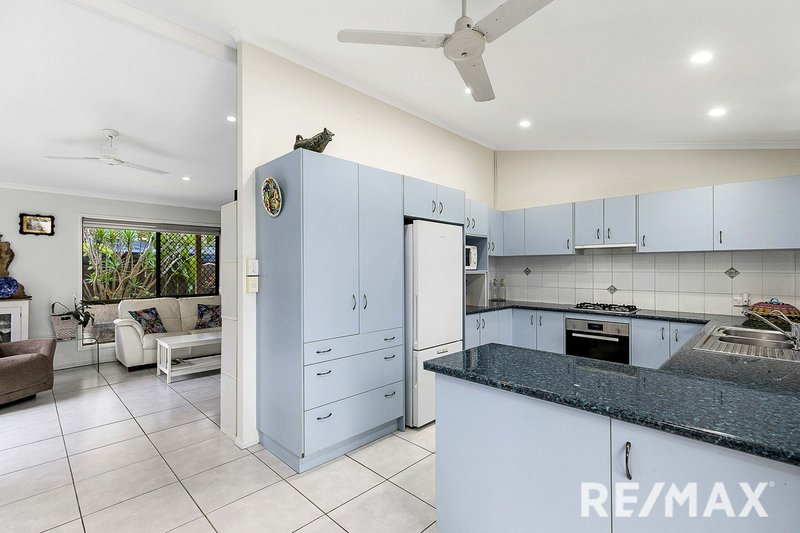 Photo - 6 Jacklin Close, Point Vernon QLD 4655 - Image 6