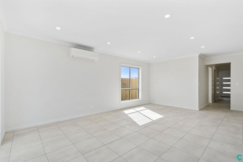 Photo - 6 Jameka Street, Logan Reserve QLD 4133 - Image 4