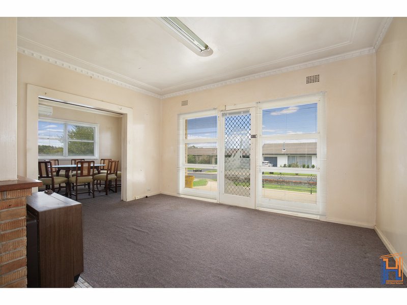 Photo - 6 James Avenue, Armidale NSW 2350 - Image 3