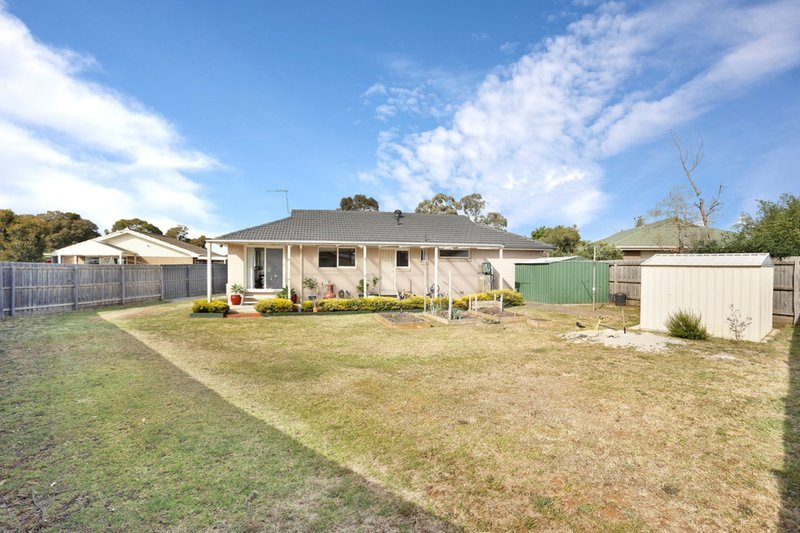 Photo - 6 Jasmine Place, Melton West VIC 3337 - Image 3