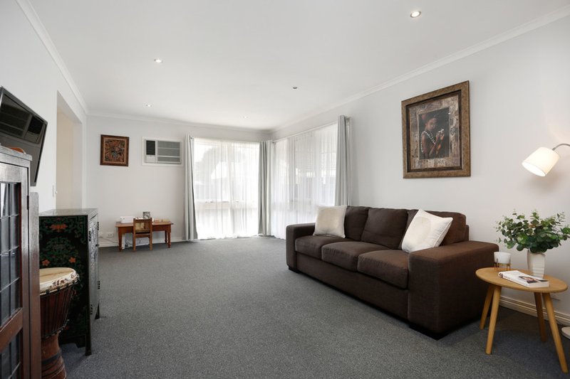 Photo - 6 Jasmine Place, Melton West VIC 3337 - Image 5