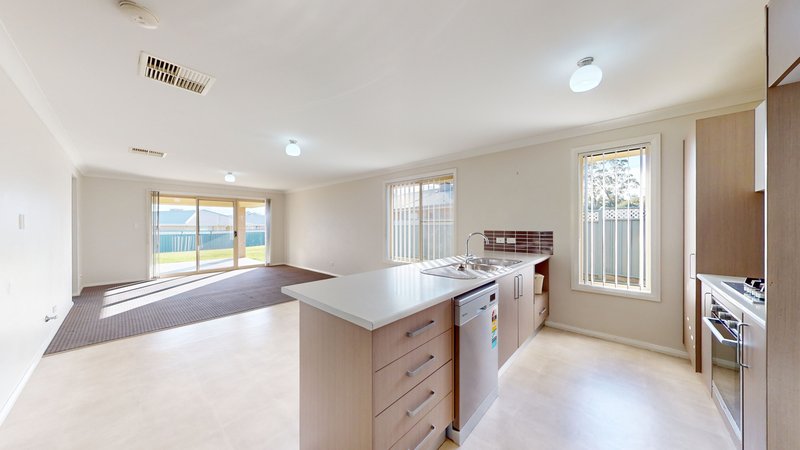 Photo - 6 Javea Close, Dubbo NSW 2830 - Image 2