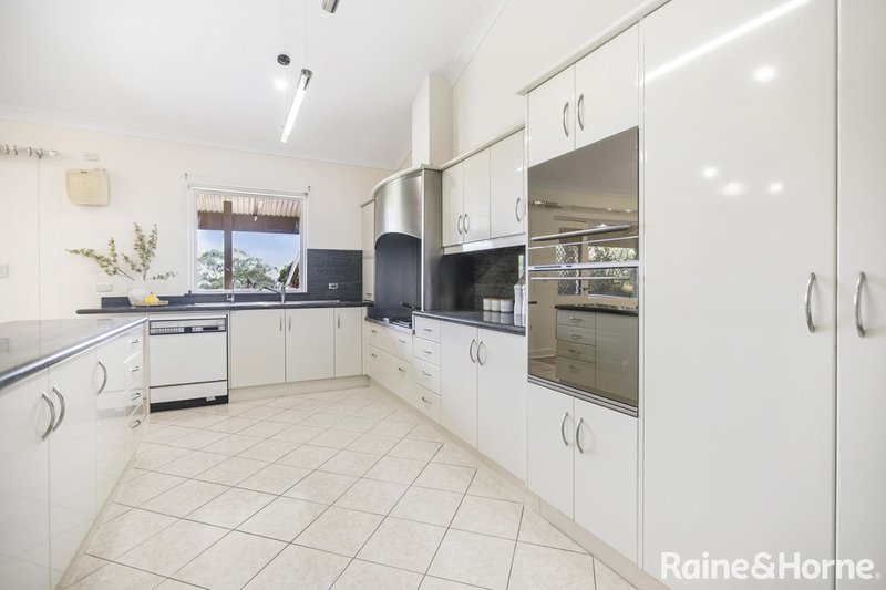 Photo - 6 Jennifer Avenue, Bellevue Heights SA 5050 - Image 6