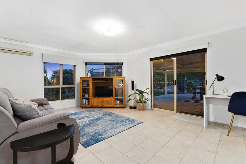 Photo - 6 Joan Court, Arana Hills QLD 4054 - Image 8