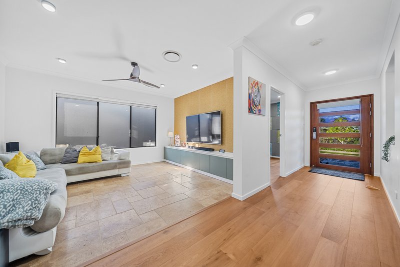Photo - 6 Jonas Circuit, Holmview QLD 4207 - Image 3