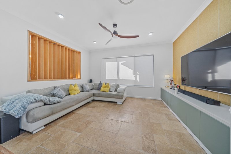 Photo - 6 Jonas Circuit, Holmview QLD 4207 - Image 4