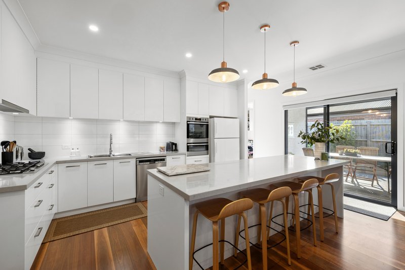 Photo - 6 Jones Court, Woodend VIC 3442 - Image 4