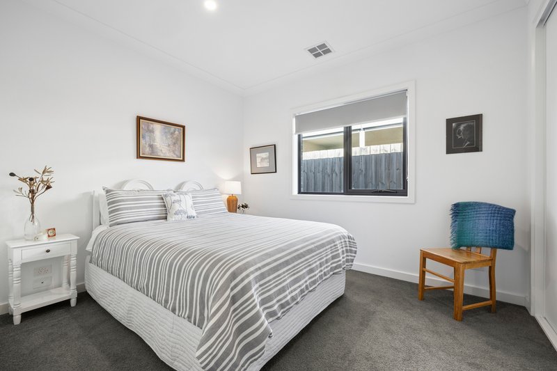Photo - 6 Jones Court, Woodend VIC 3442 - Image 11