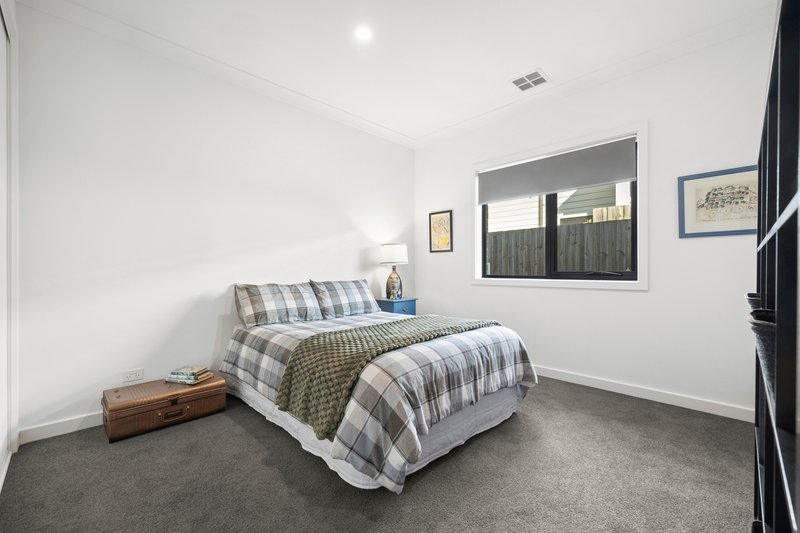 Photo - 6 Jones Court, Woodend VIC 3442 - Image 12