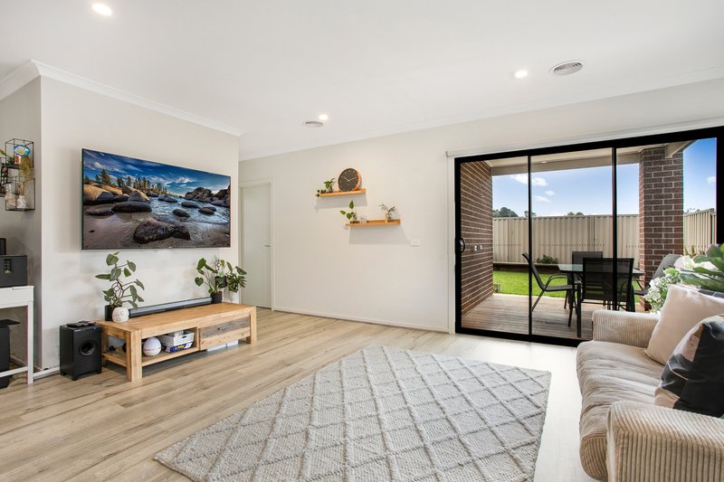 Photo - 6 Josephine Street, Pakenham VIC 3810 - Image 6