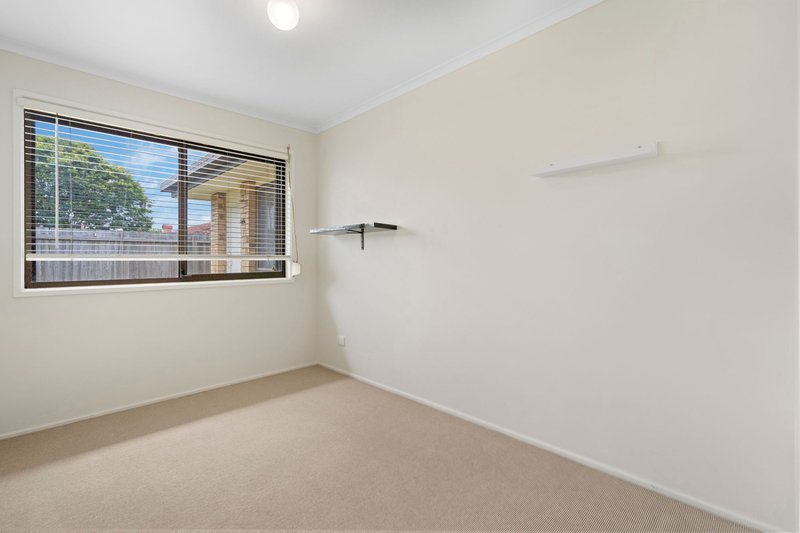 Photo - 6 Kalbarri Street, Riverhills QLD 4074 - Image 8