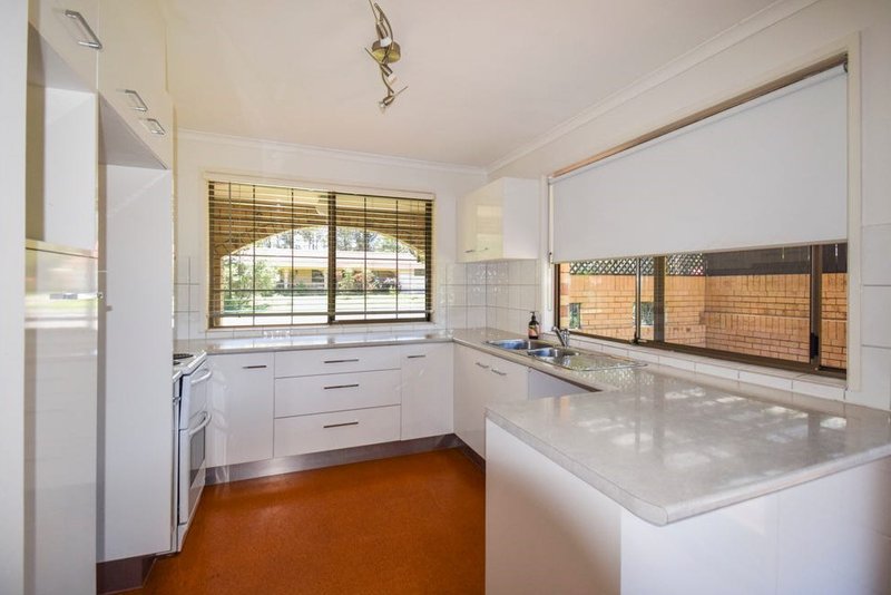 Photo - 6 Kalbarri Street, Riverhills QLD 4074 - Image 4