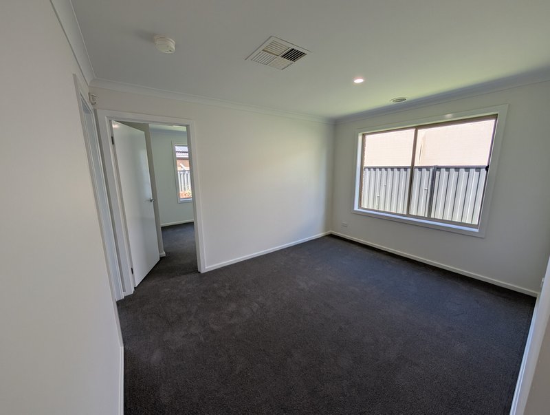 Photo - 6 Kalorama Street, Greenvale VIC 3059 - Image 12