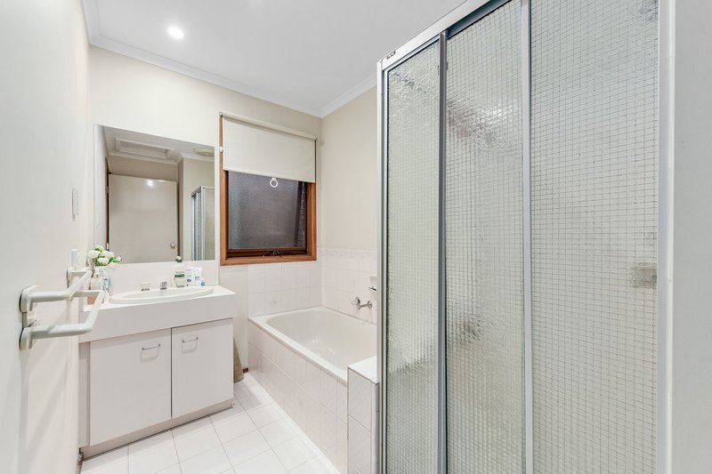 Photo - 6 Keaton Way, Aspendale Gardens VIC 3195 - Image 11