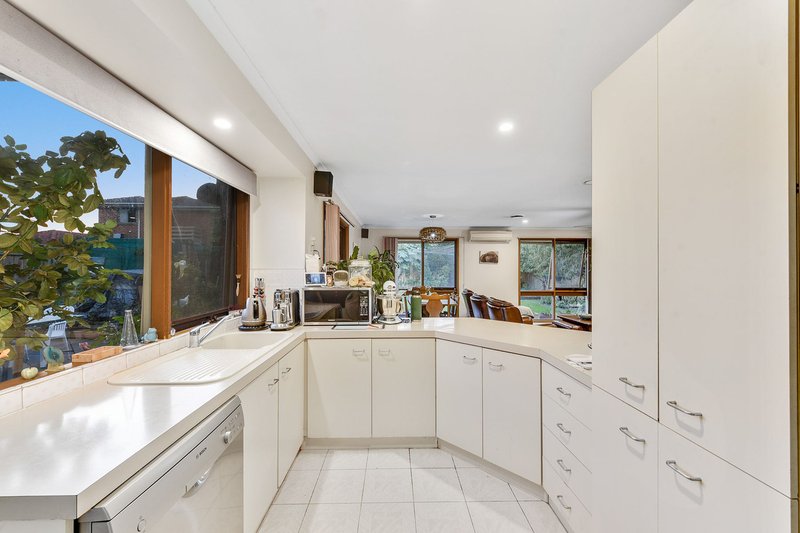 Photo - 6 Keaton Way, Aspendale Gardens VIC 3195 - Image 7