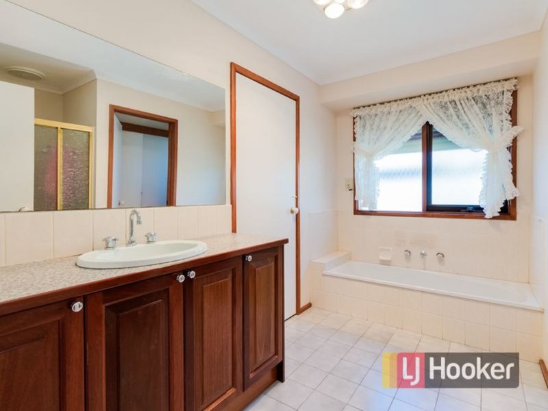 Photo - 6 Keller Court, Hampton Park VIC 3976 - Image 12