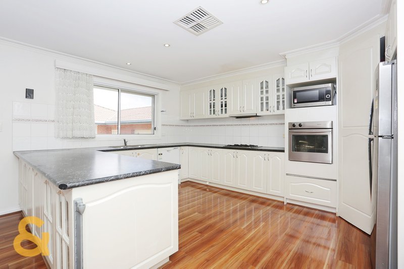 Photo - 6 Kennedy Parade, Roxburgh Park VIC 3064 - Image 4