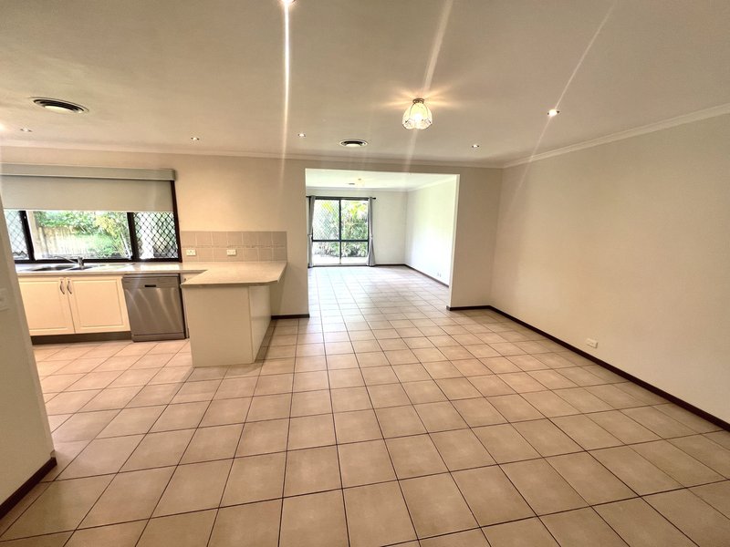 Photo - 6 Kennet Place, Carina QLD 4152 - Image 4