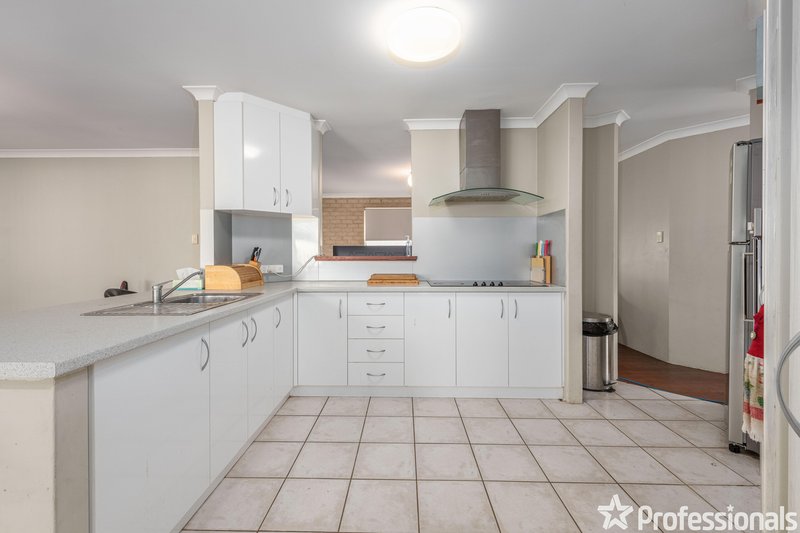 Photo - 6 Kentia Close, Warnbro WA 6169 - Image 3