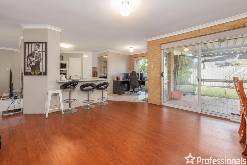 Photo - 6 Kentia Close, Warnbro WA 6169 - Image 5