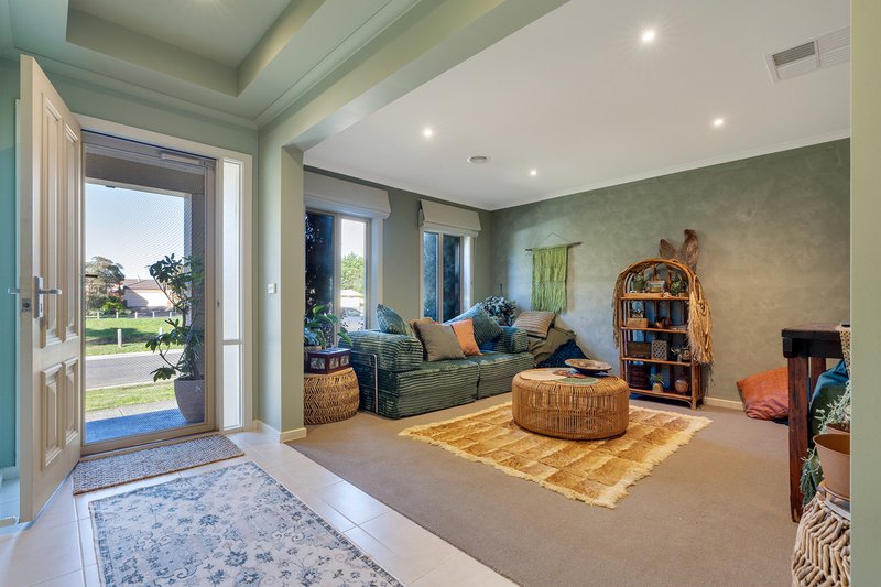 Photo - 6 Kerr Court, Whittlesea VIC 3757 - Image 2