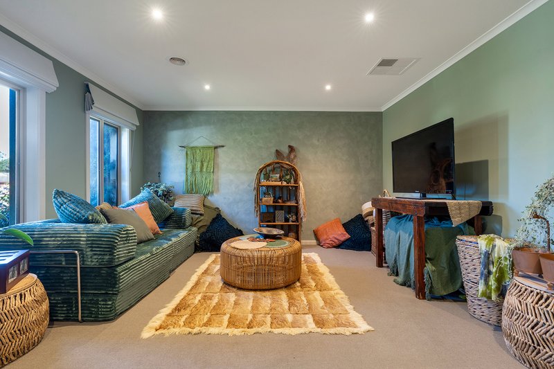 Photo - 6 Kerr Court, Whittlesea VIC 3757 - Image 3