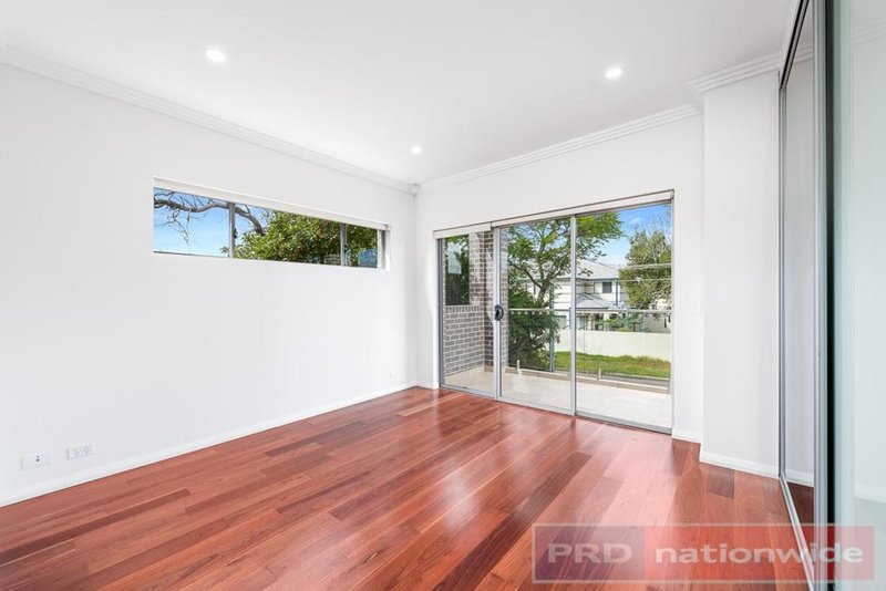 Photo - 6 Kerrie Crescent, Panania NSW 2213 - Image 4