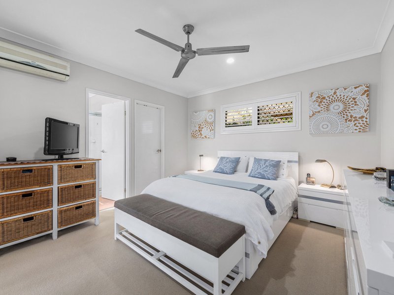 Photo - 6 Kettleton Close, Bridgeman Downs QLD 4035 - Image 7