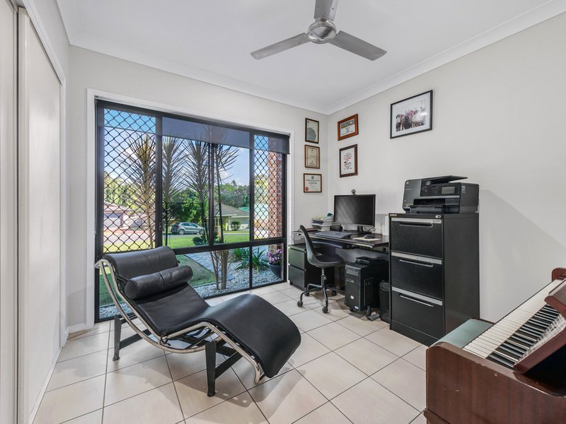 Photo - 6 Kettleton Close, Bridgeman Downs QLD 4035 - Image 10