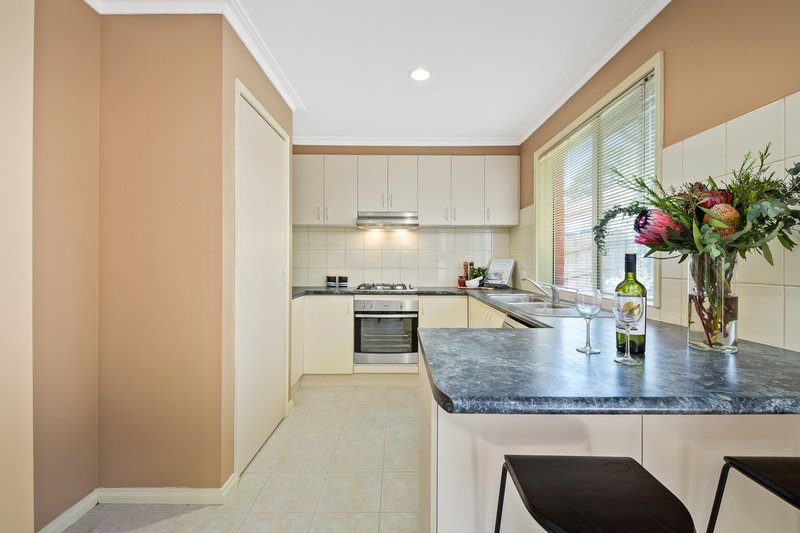 Photo - 6 Kimbarra Drive, Berwick VIC 3806 - Image 3