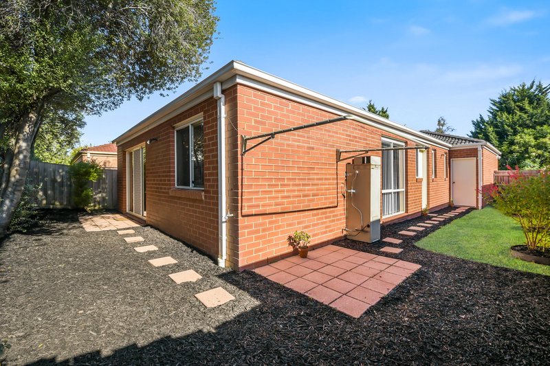 Photo - 6 Kimbarra Drive, Berwick VIC 3806 - Image 11