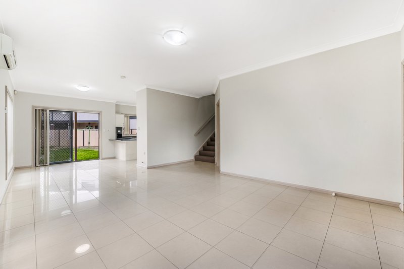 Photo - 6 Kiola Street, Smithfield NSW 2164 - Image 3