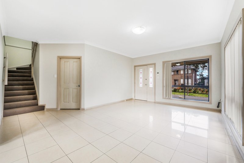 Photo - 6 Kiola Street, Smithfield NSW 2164 - Image 4