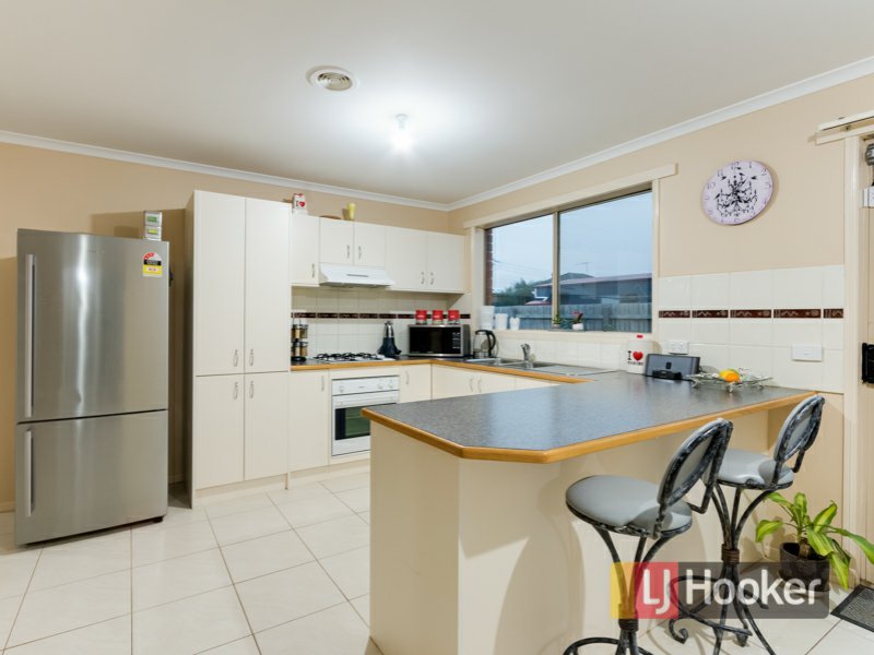 Photo - 6 Kismet Close, Cranbourne West VIC 3977 - Image 4