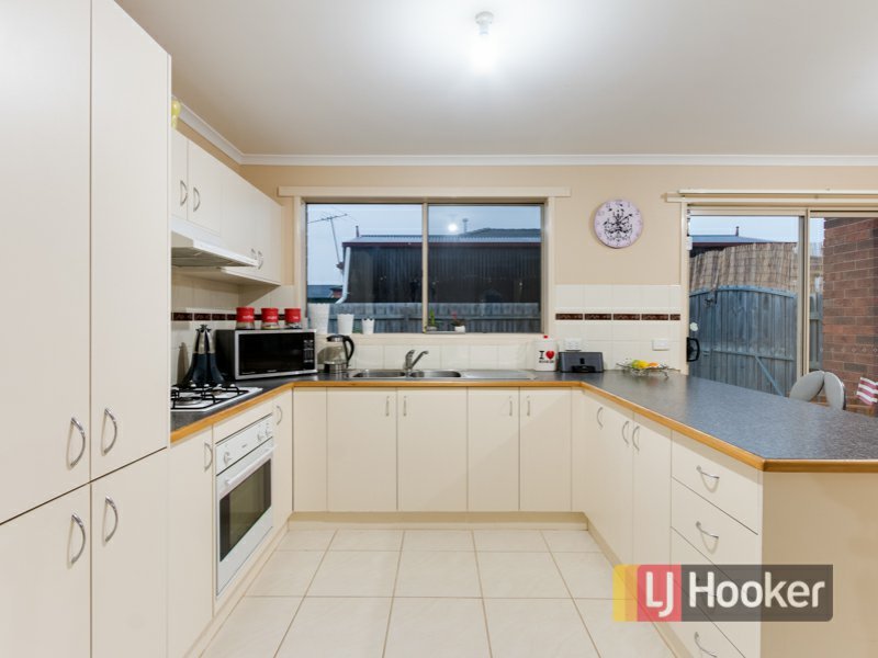 Photo - 6 Kismet Close, Cranbourne West VIC 3977 - Image 5