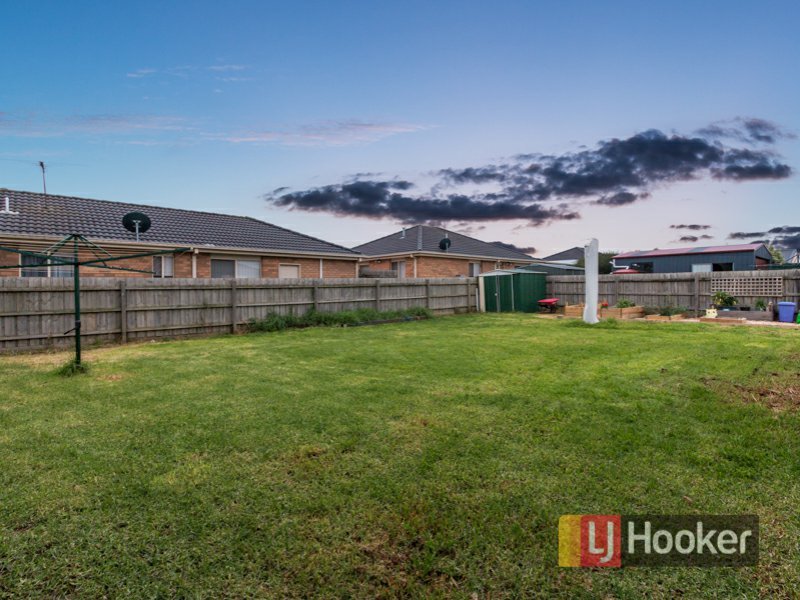 Photo - 6 Kismet Close, Cranbourne West VIC 3977 - Image 14