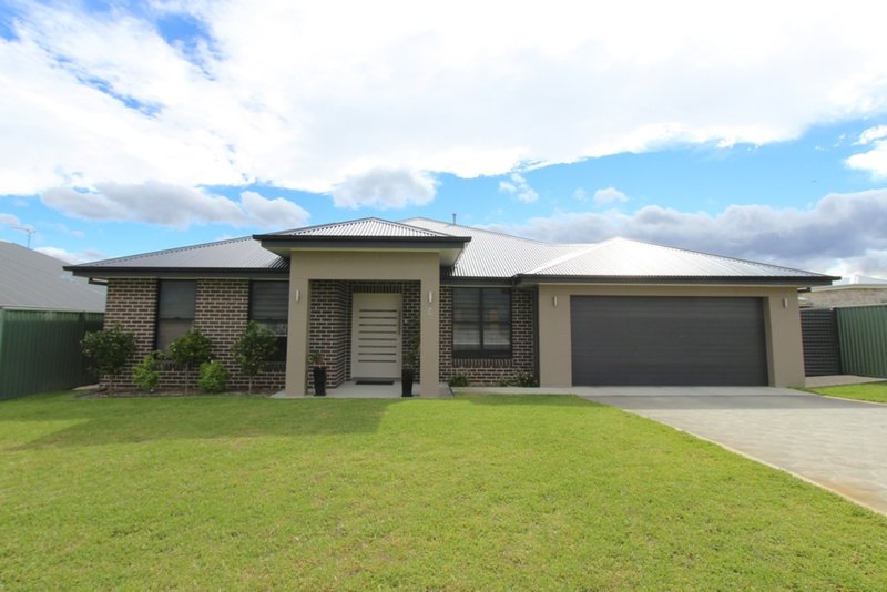 6 Knight Place, Llanarth NSW 2795