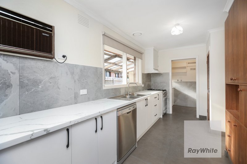 Photo - 6 Koonalda Road, Gladstone Park VIC 3043 - Image 5